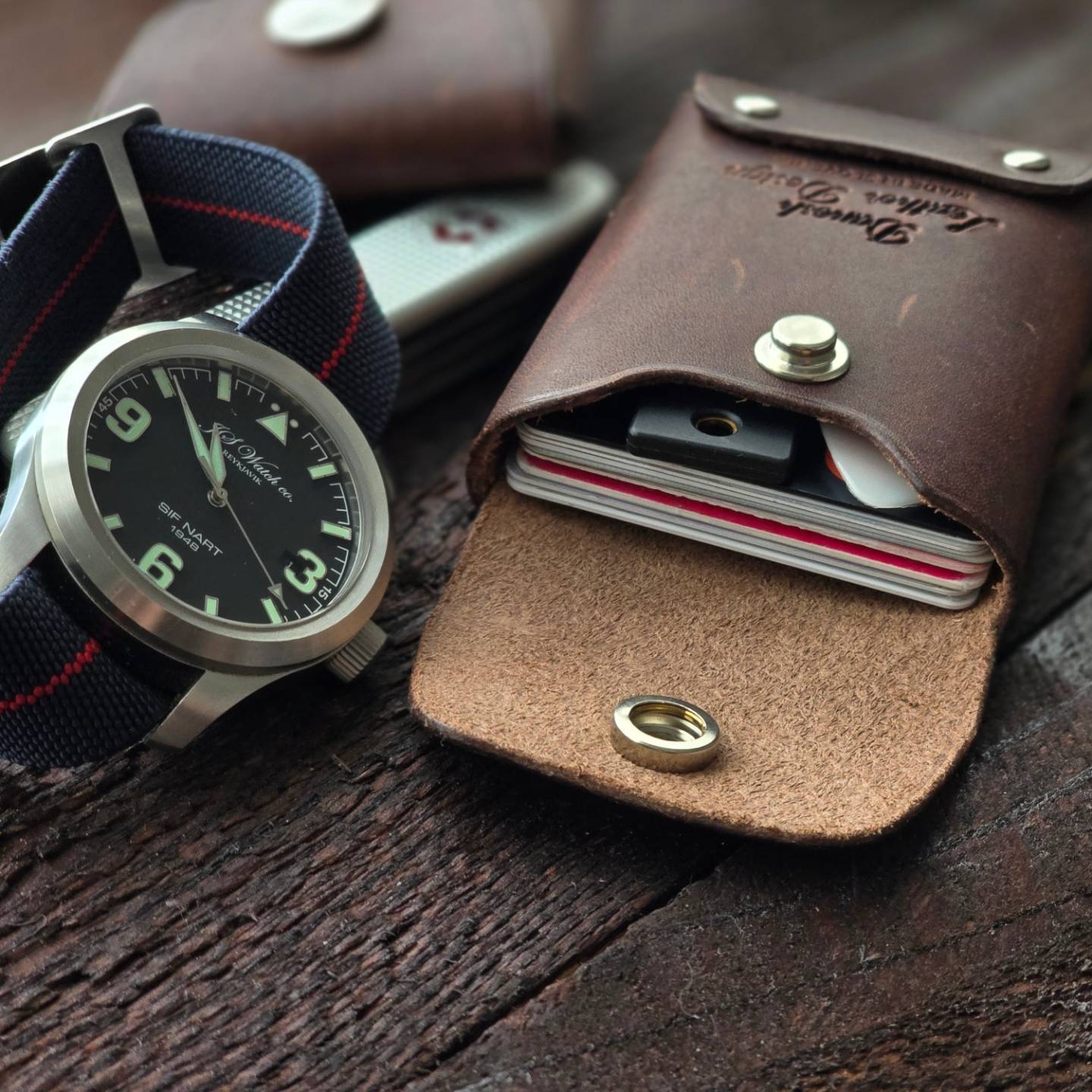 Beyond wallet | Micro size - great capacity | stitchless minimalist wallet for cards and cash.