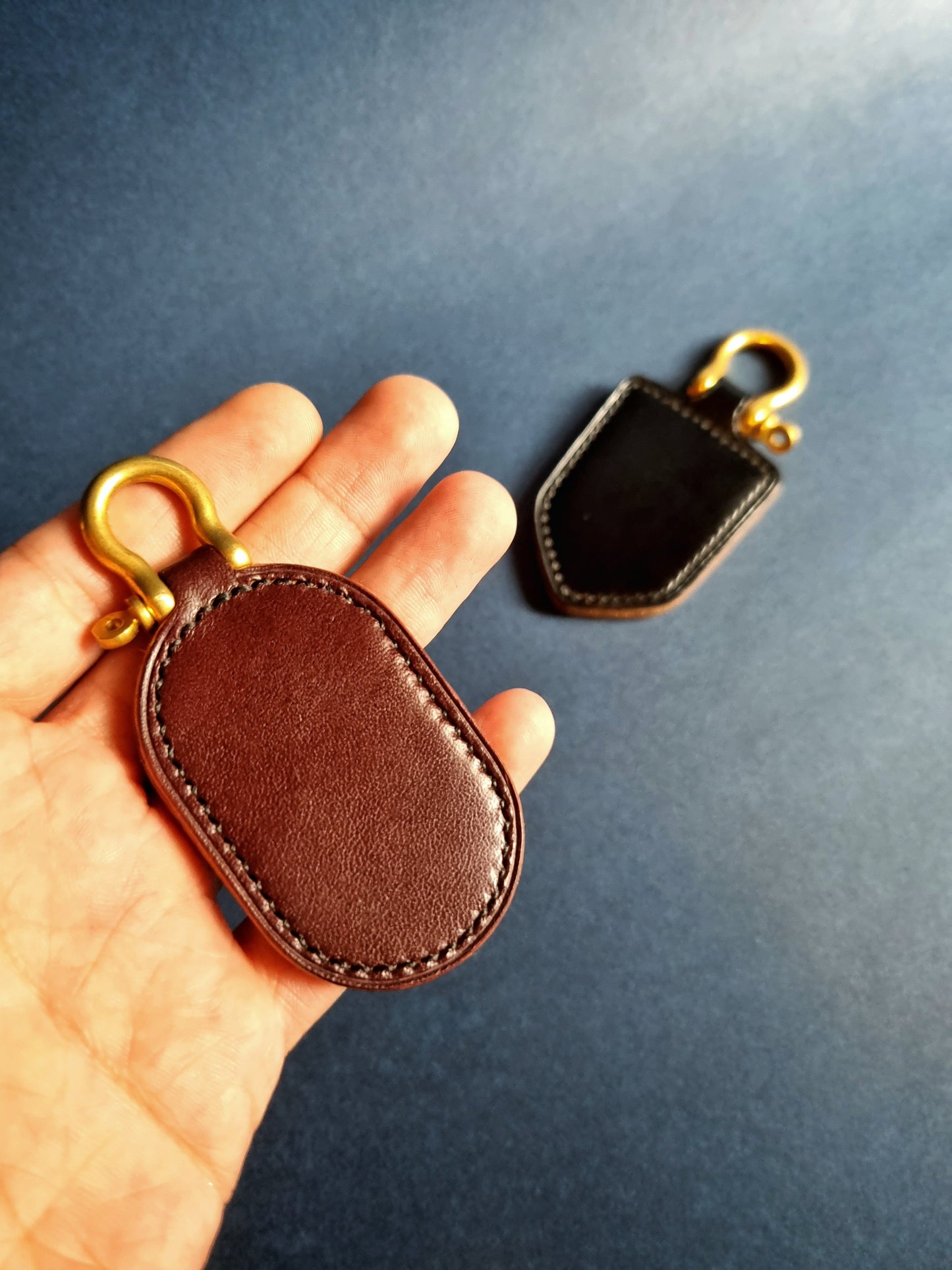 Leather&Brass key fob - Dld logo