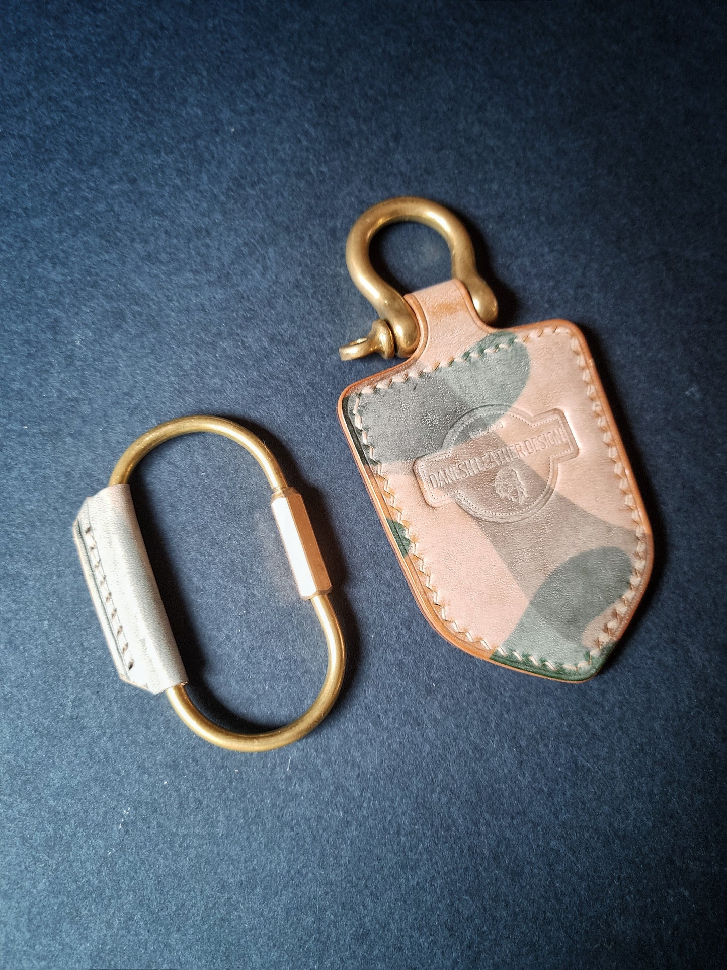 Leather&Brass key fob - Dld logo