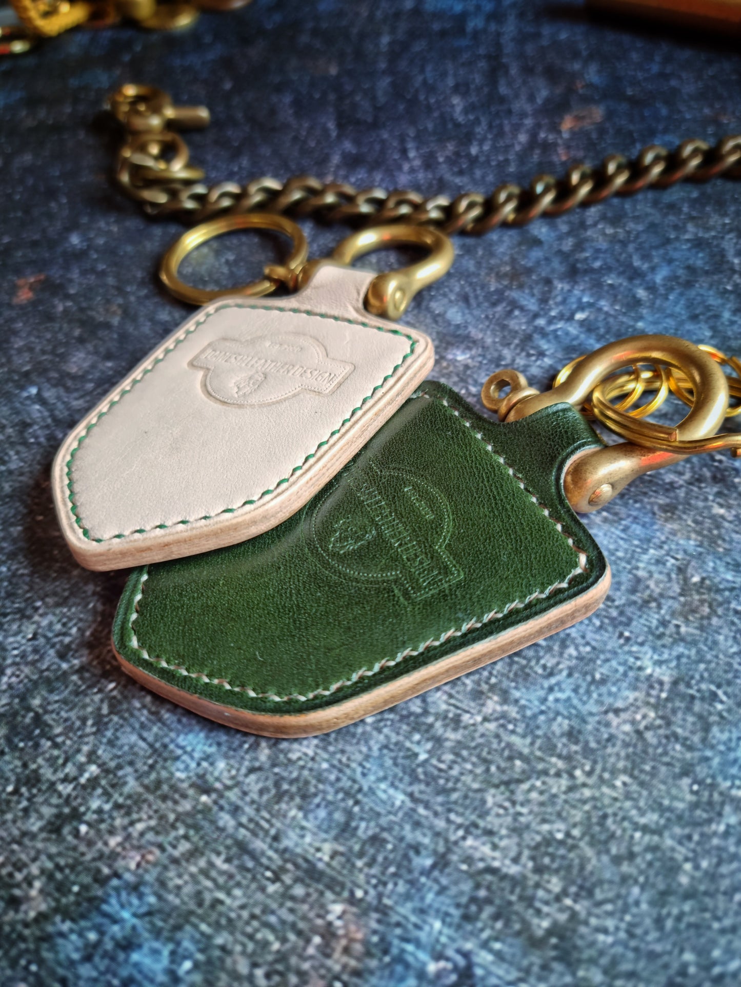 Leather&Brass key fob - Dld logo