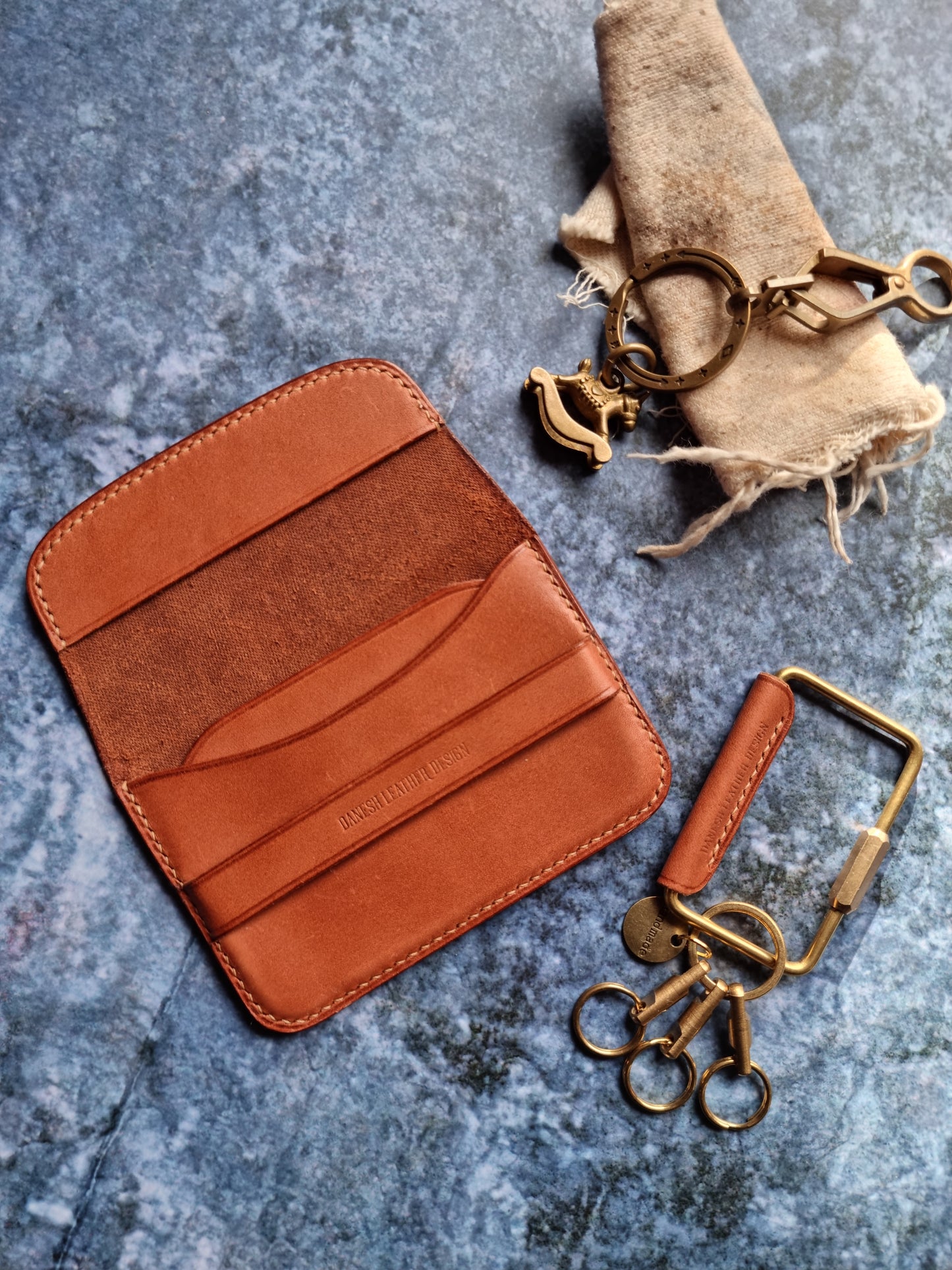 Minimalistic flap wallet - Maine - Autumn22