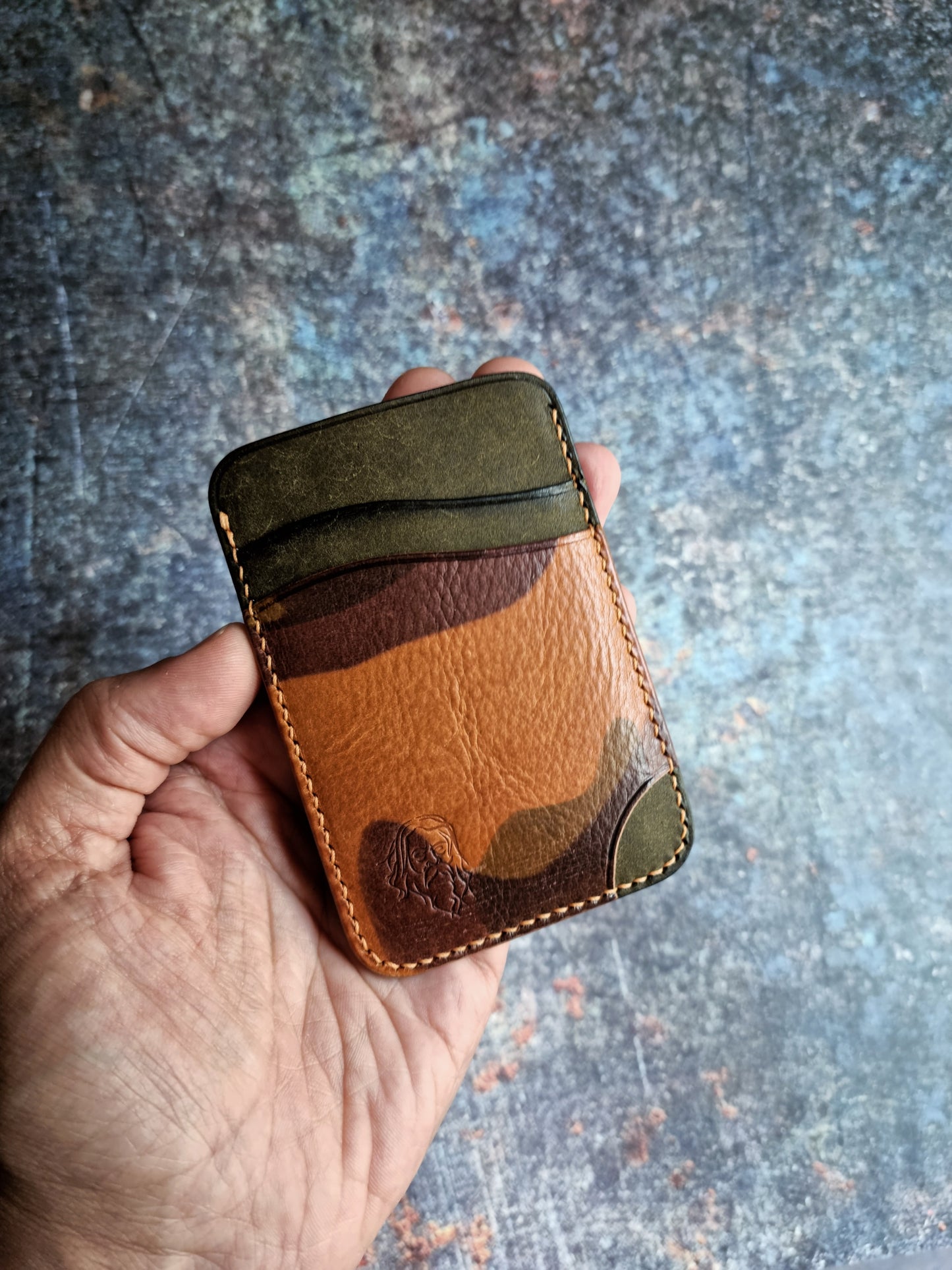 Agora card holder - Autumn22