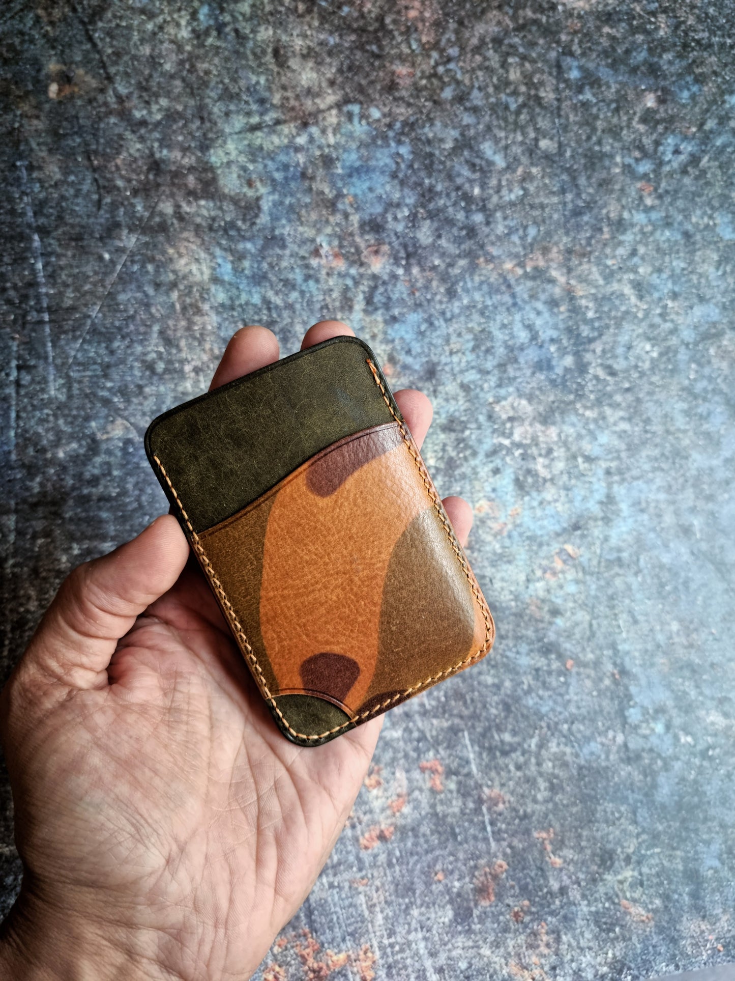 Agora card holder - Autumn22