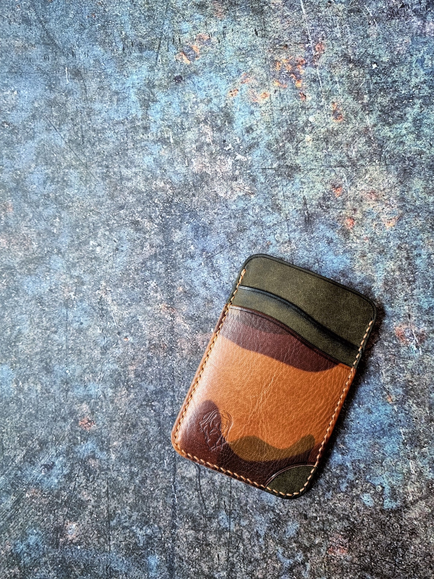 Agora card holder - Autumn22
