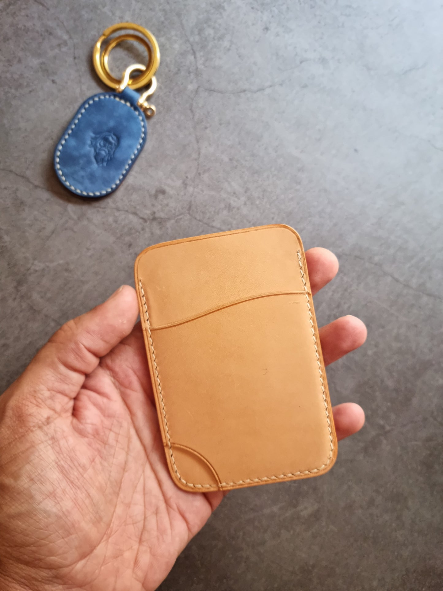Agora card holder - Autumn22