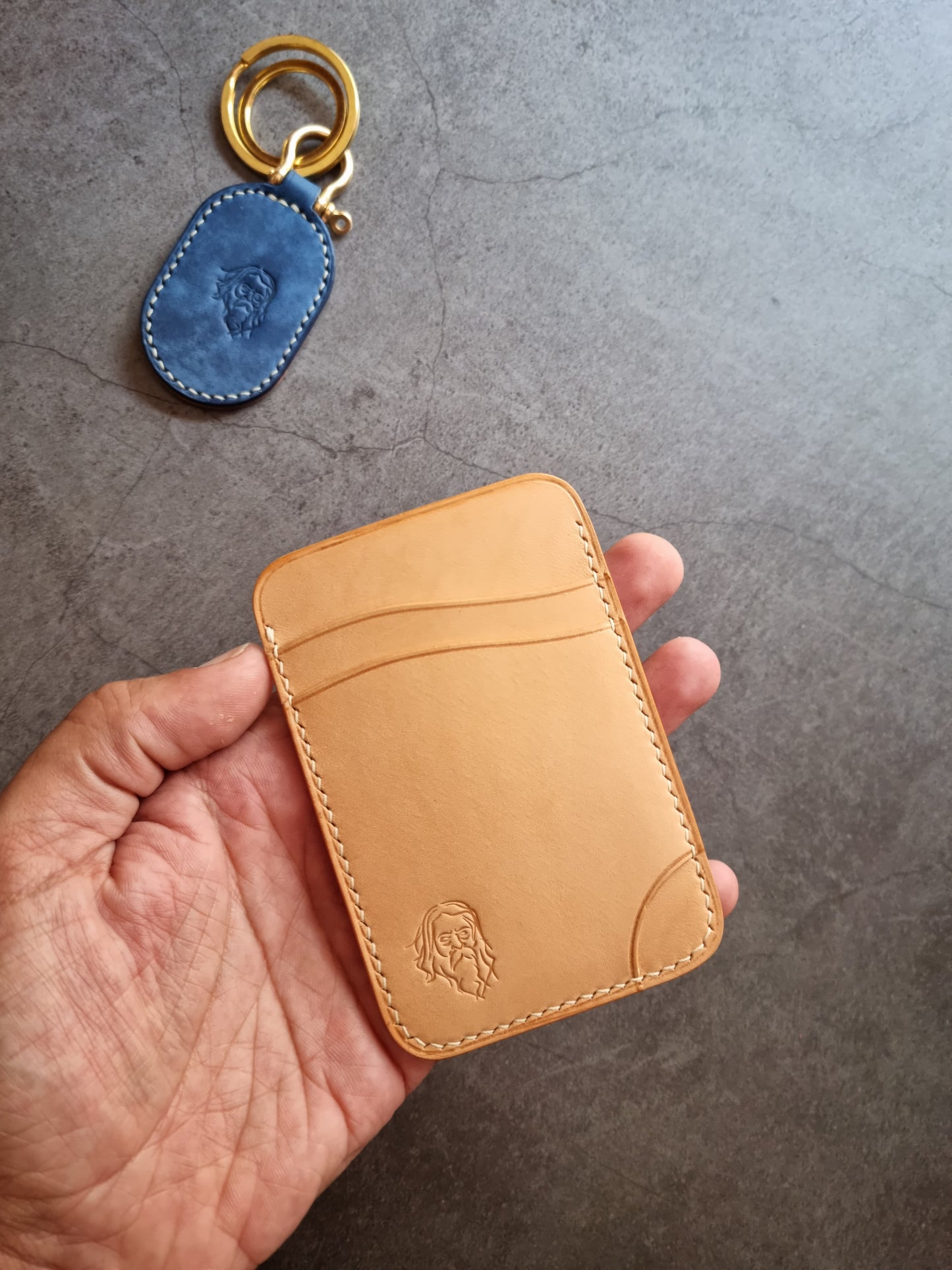 Agora card holder - Autumn22