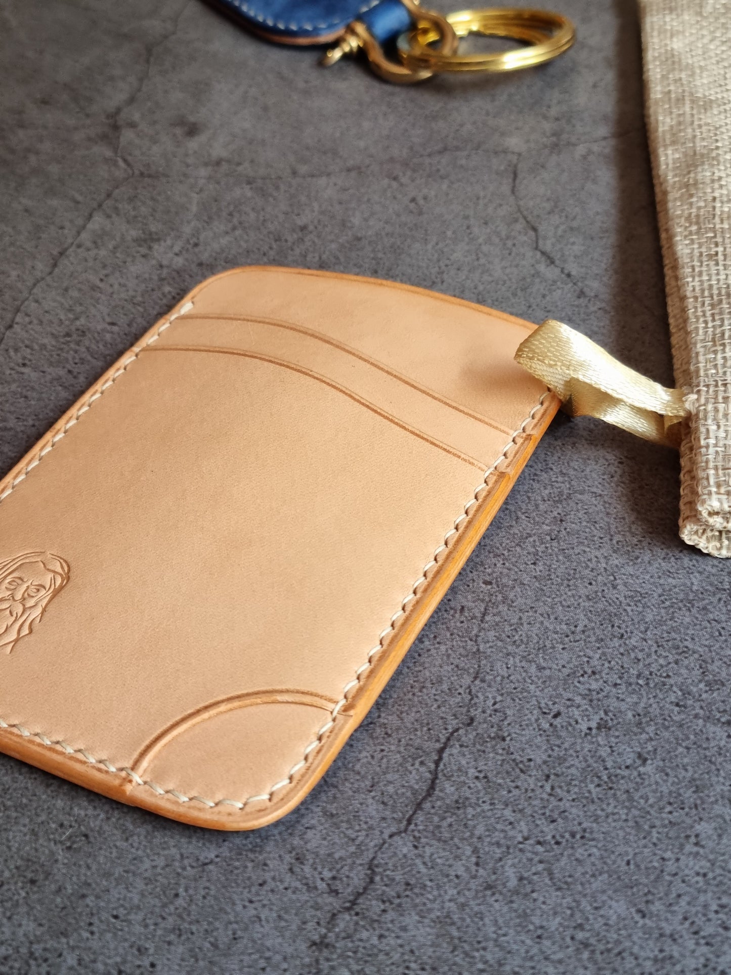 Agora card holder - Autumn22