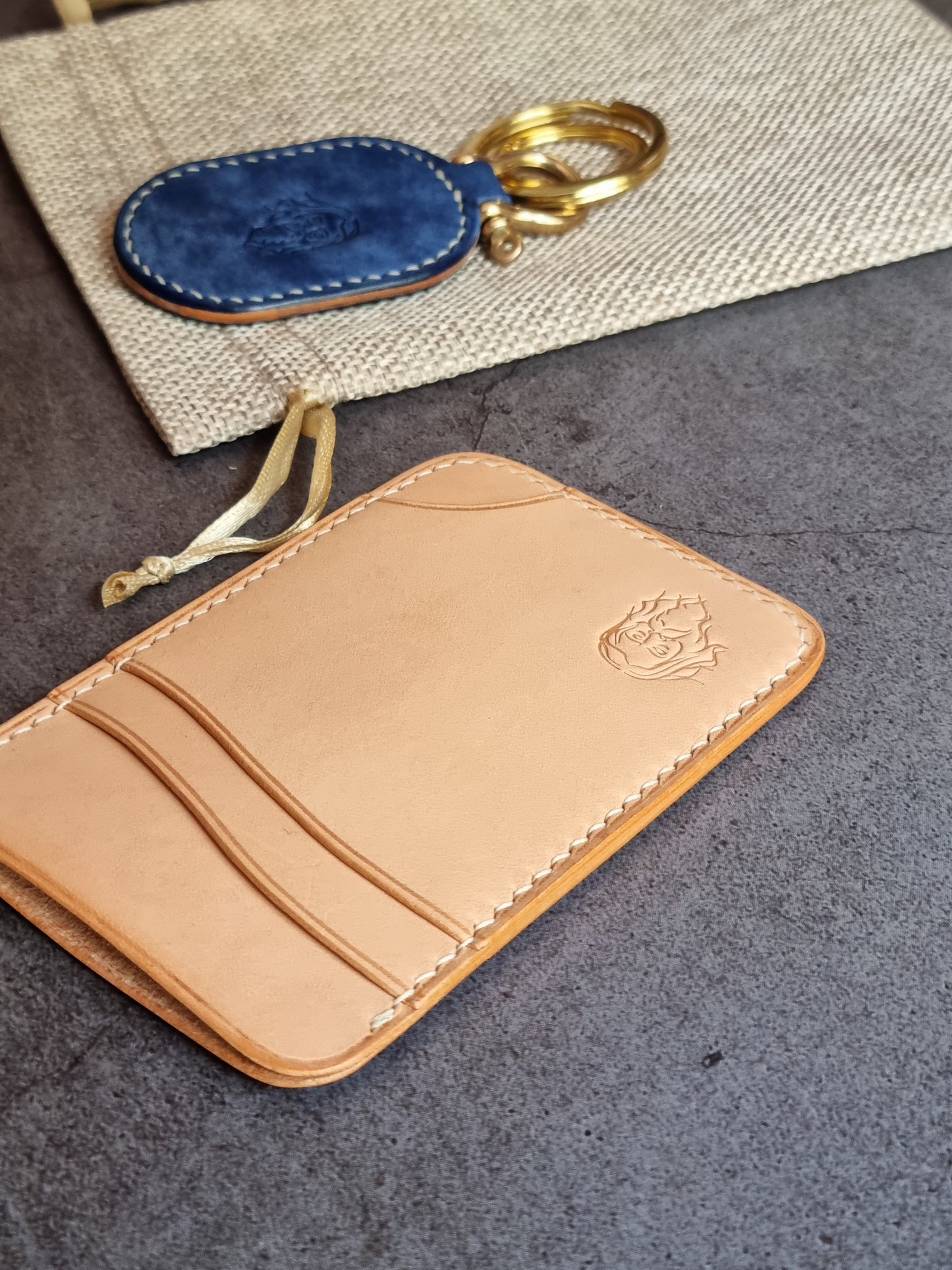 Agora card holder - Autumn22
