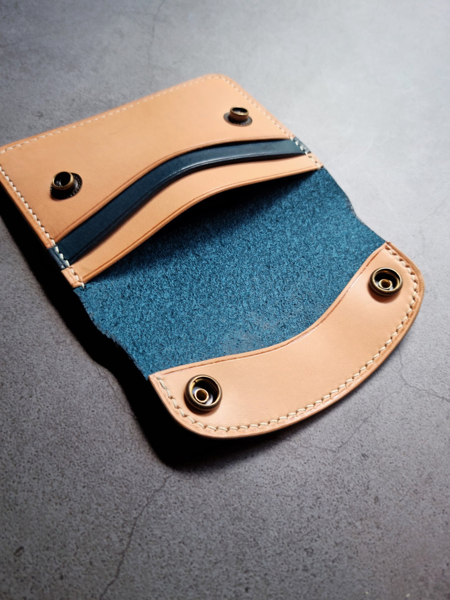 De Goya wallet | Leather flap wallet | Autumn22