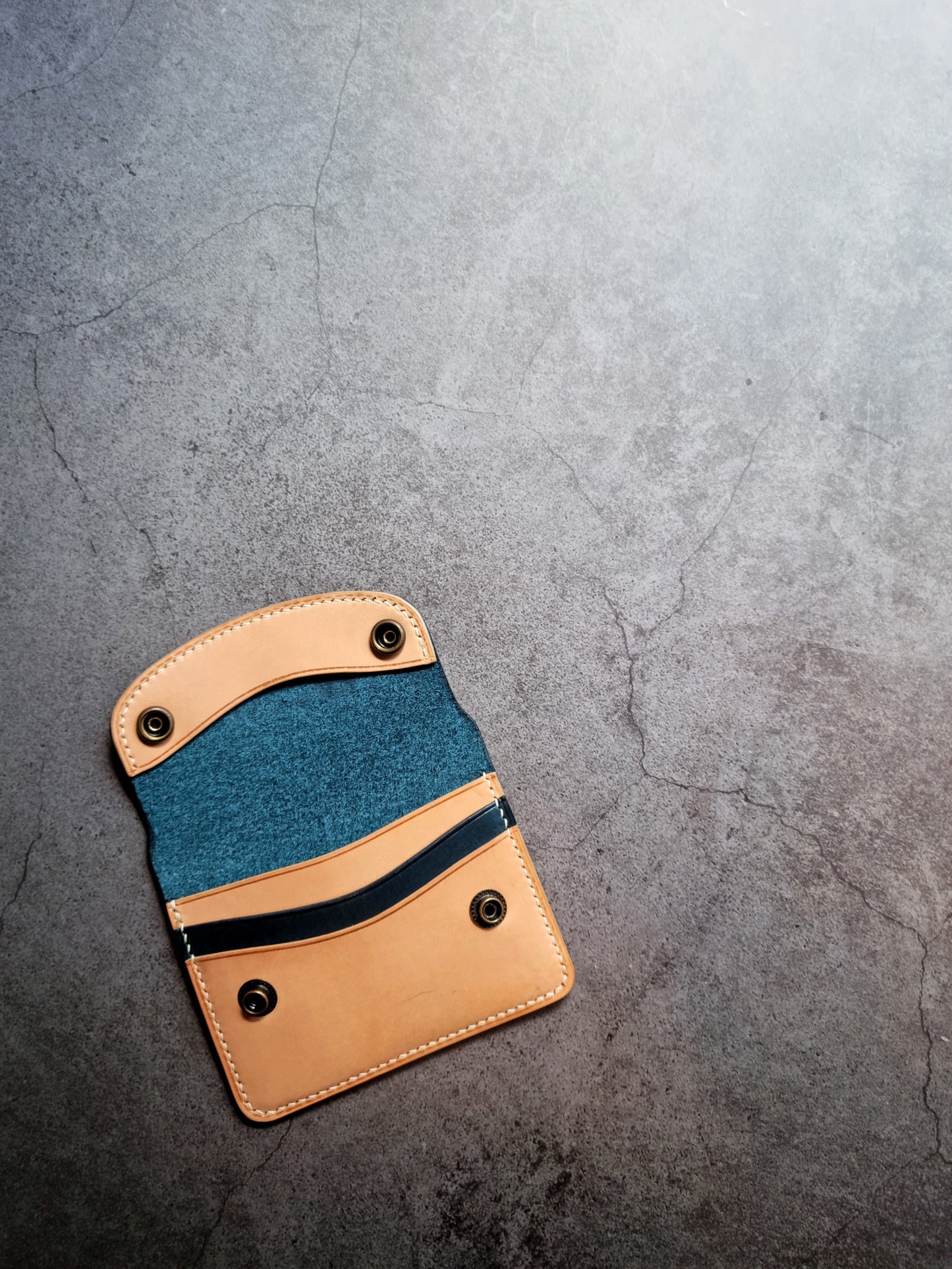 De Goya wallet | Leather flap wallet | Autumn22