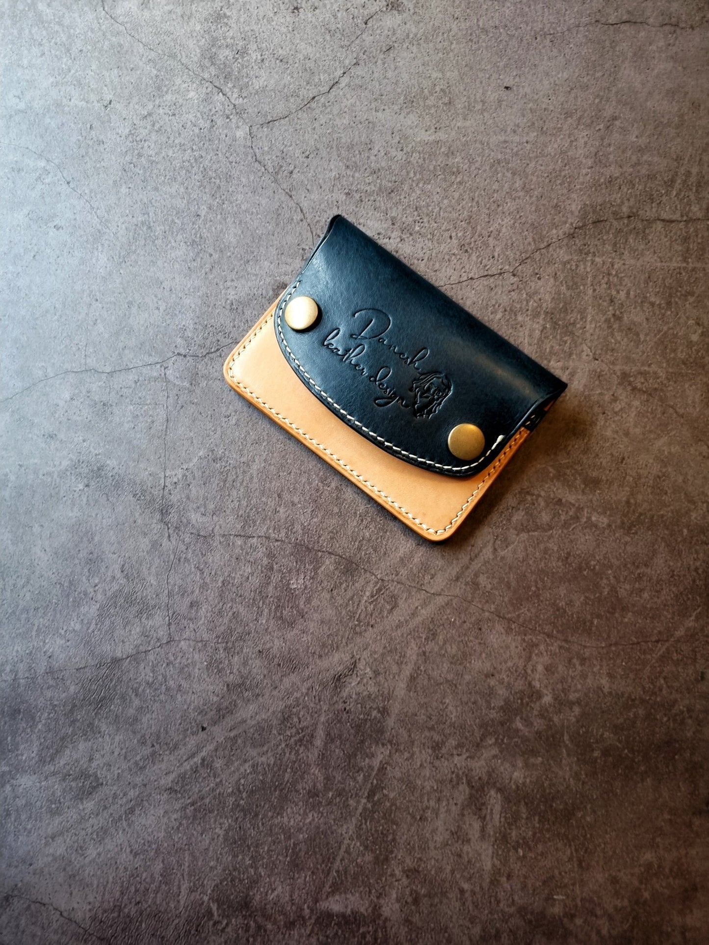 De Goya wallet | Leather flap wallet | Autumn22