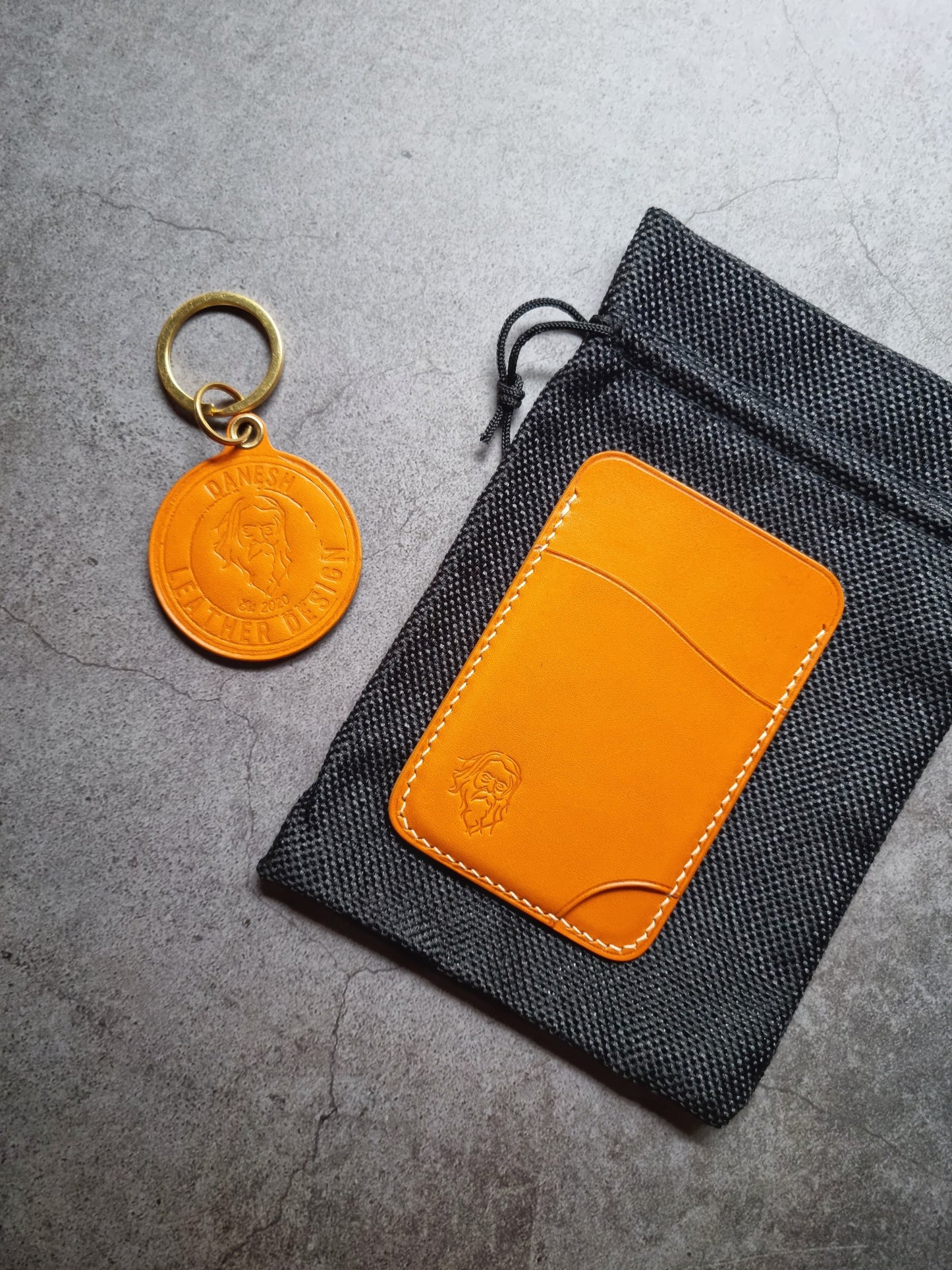 Agora card holder - Autumn22
