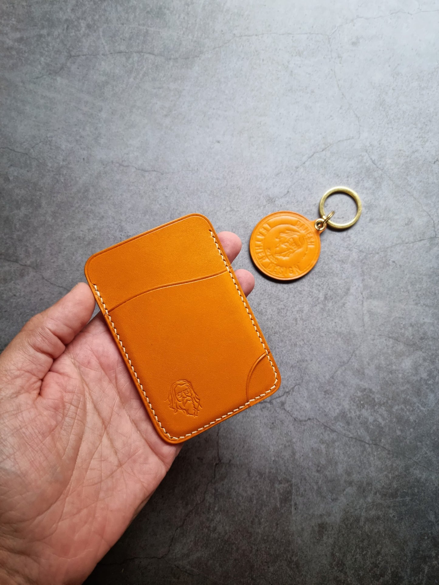 Agora card holder - Autumn22