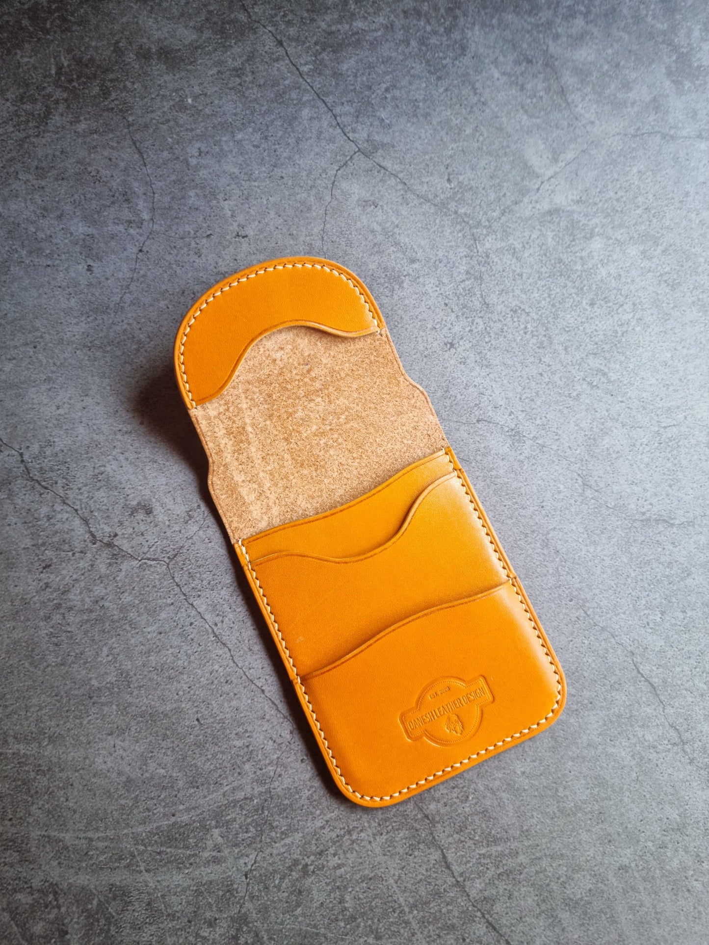 Miró - vertical flap wallet - Autumn22