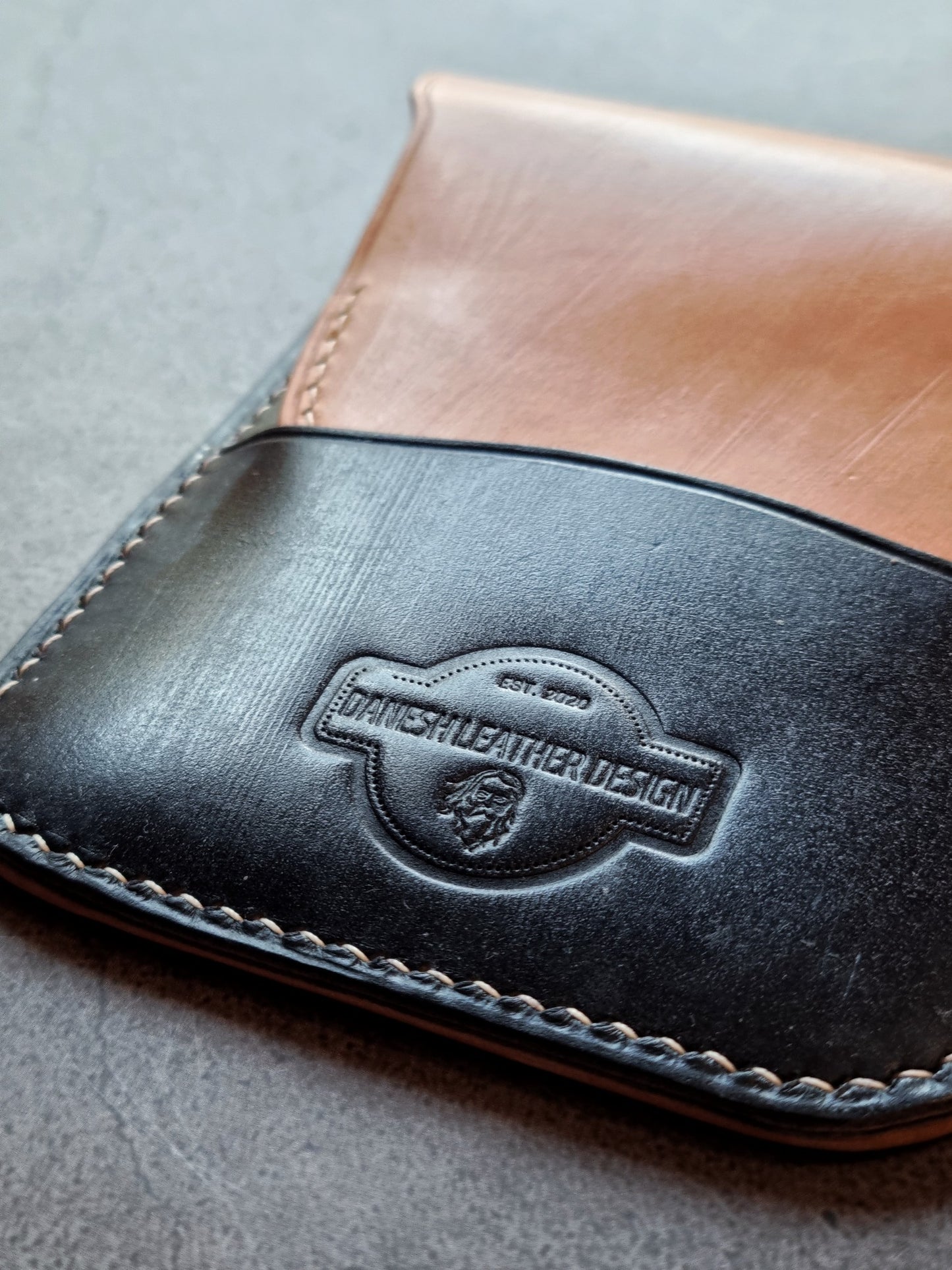 Miró - vertical flap wallet - Autumn22