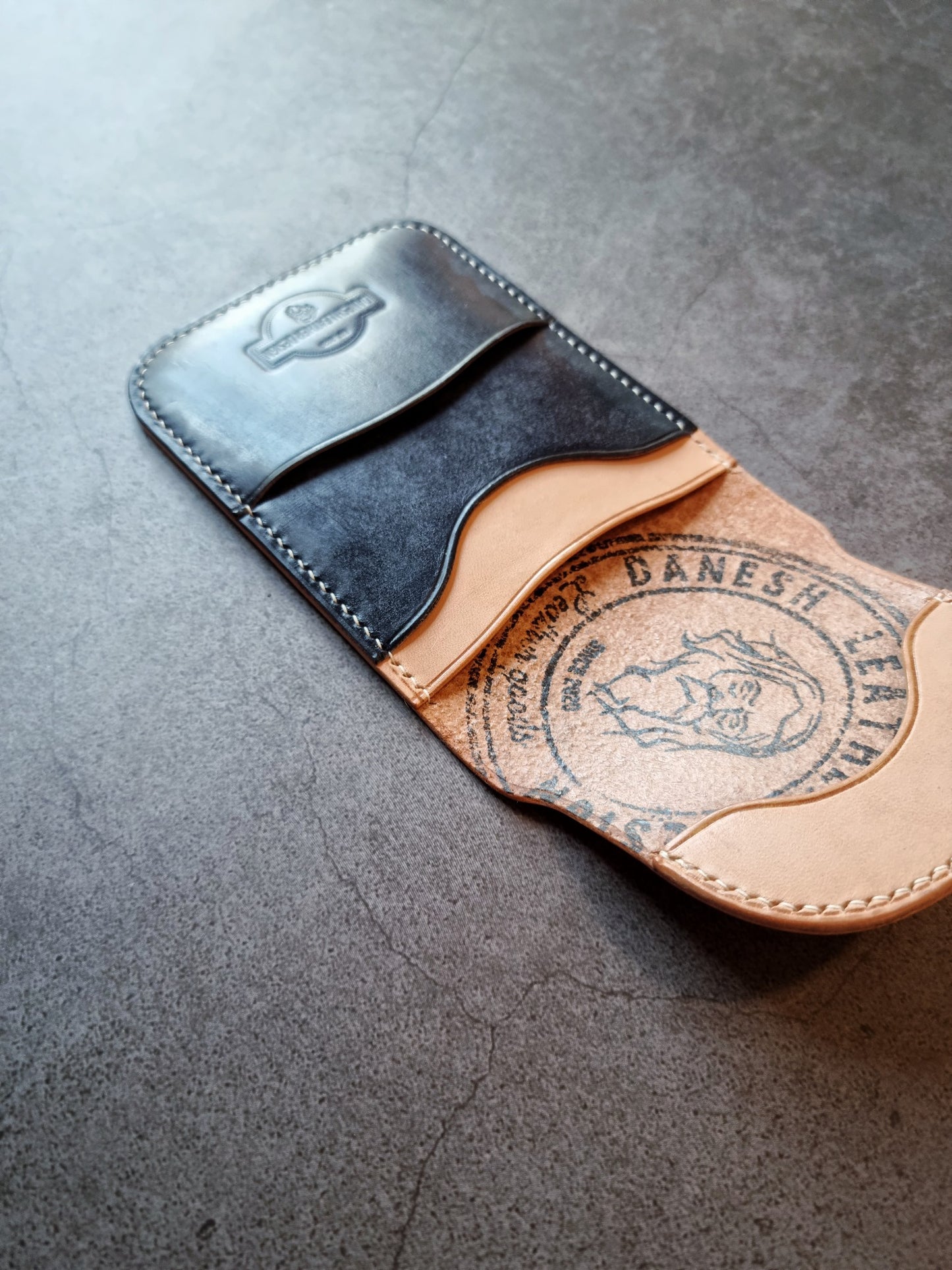 Miró - vertical flap wallet - Autumn22
