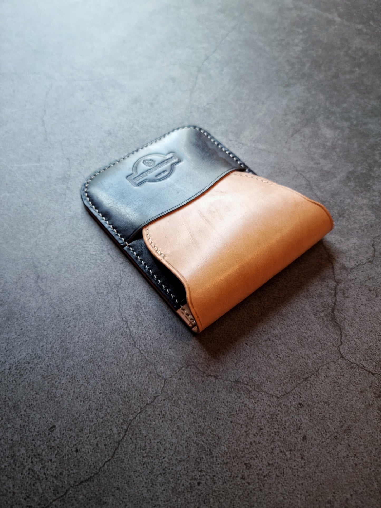 Miró - vertical flap wallet - Autumn22