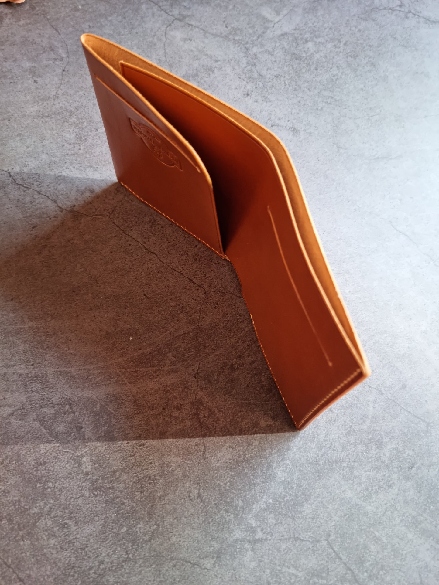 Slim Jim - Minimalistic Bi-fold wallet