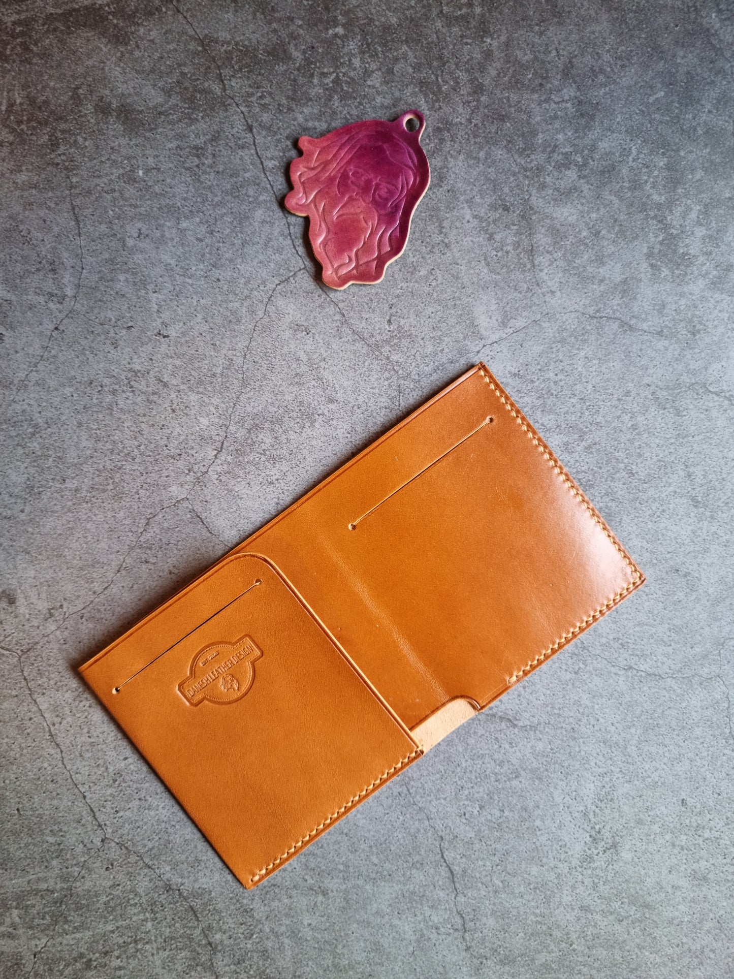 Slim Jim - Minimalistic Bi-fold wallet