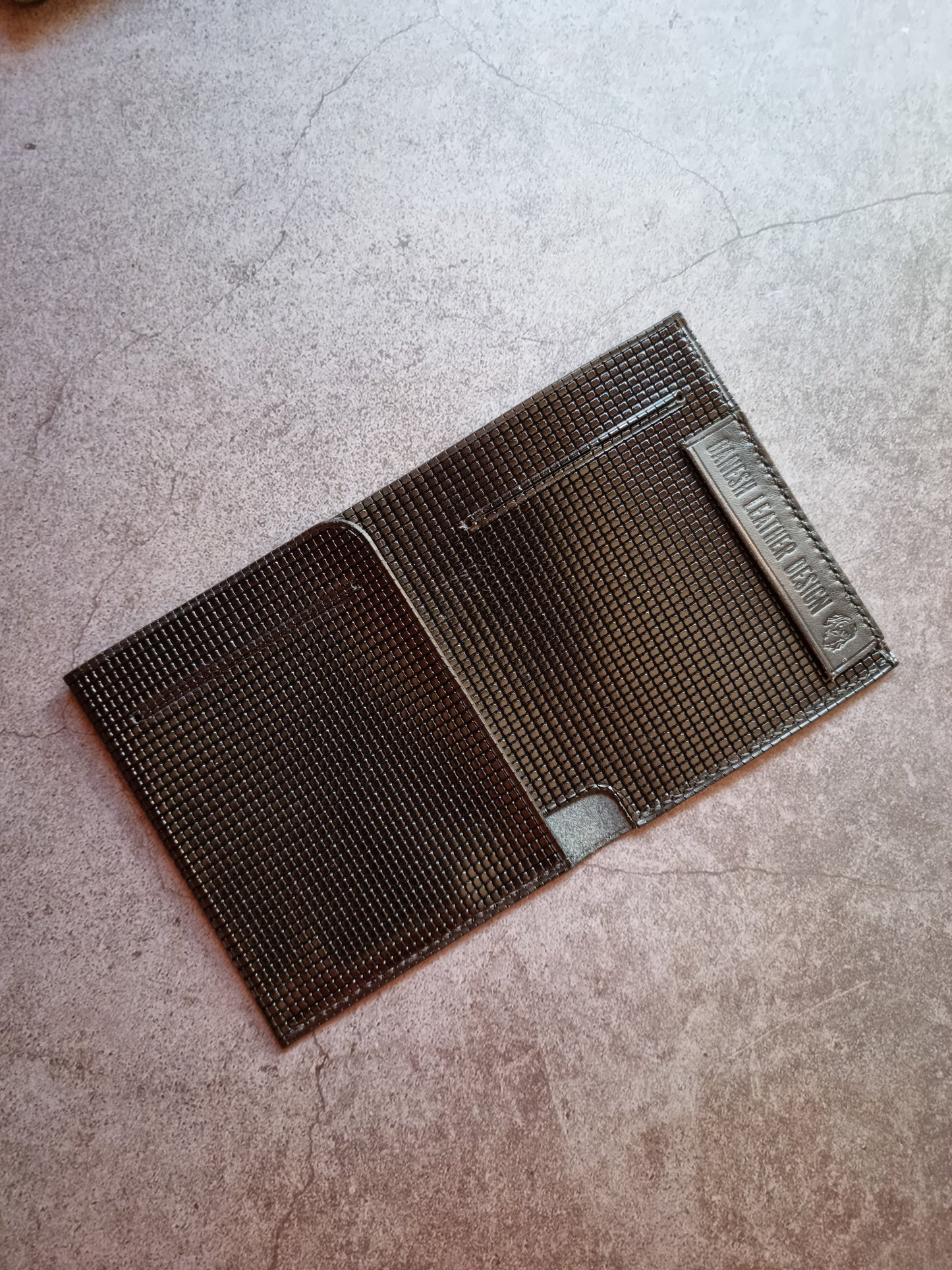Slim Jim - Minimalistic Bi-fold wallet