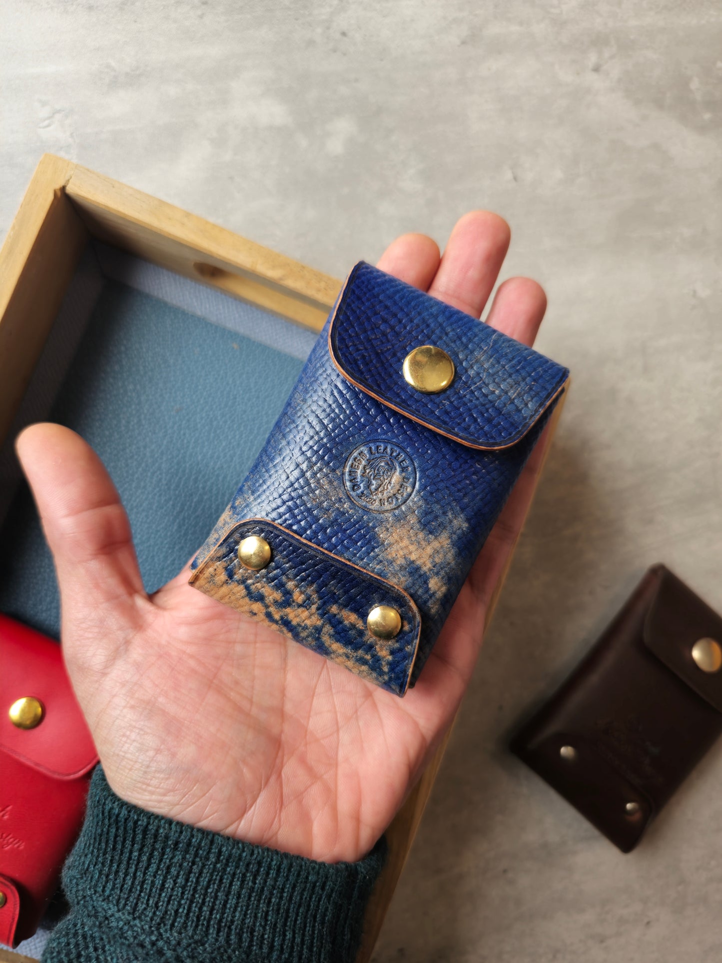 Beyond wallet | Micro size - great capacity | stitchless minimalist wallet for cards and cash.