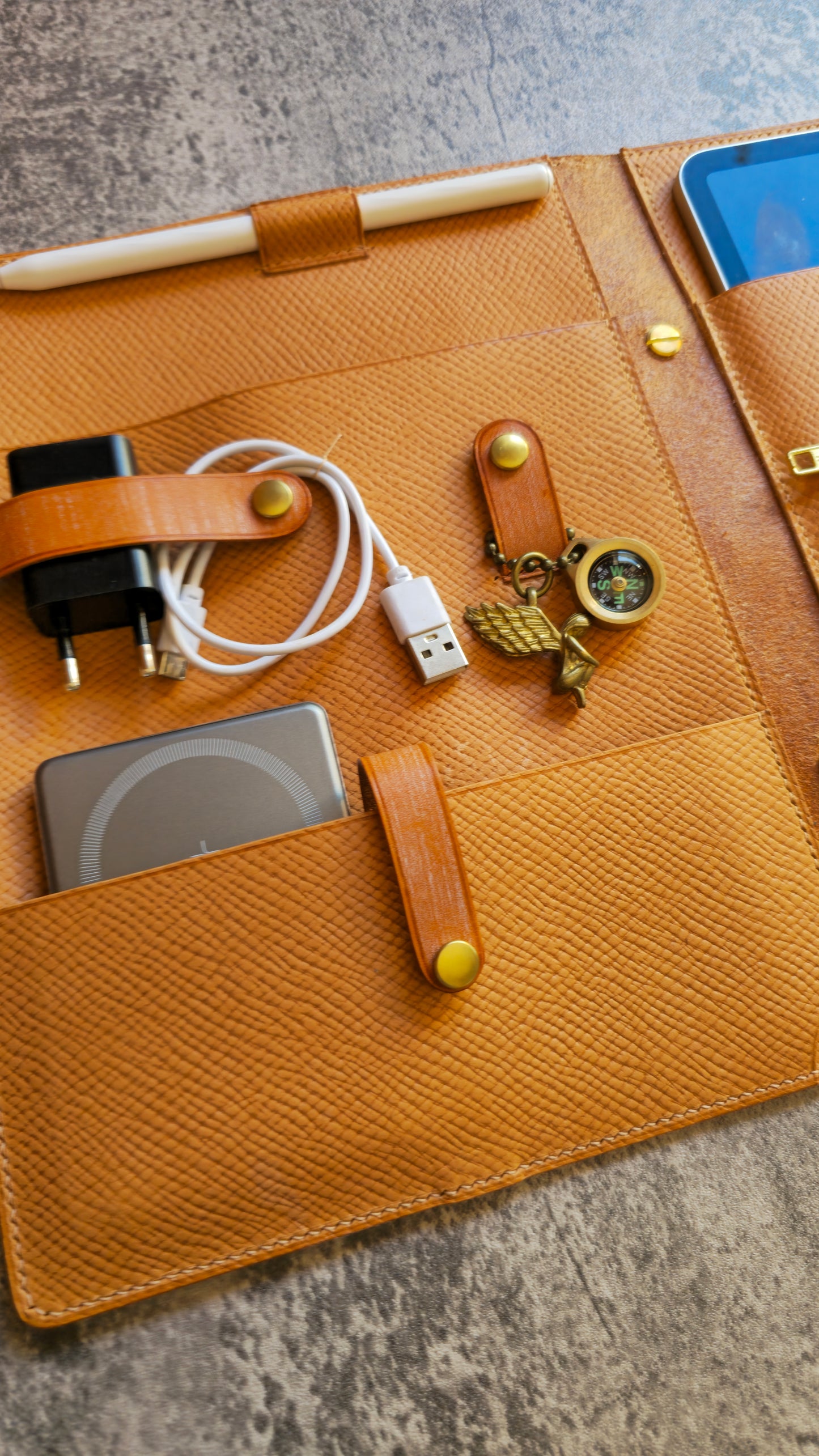iPad travel attaché - DIY - Pattern Pdf | Leather craft template