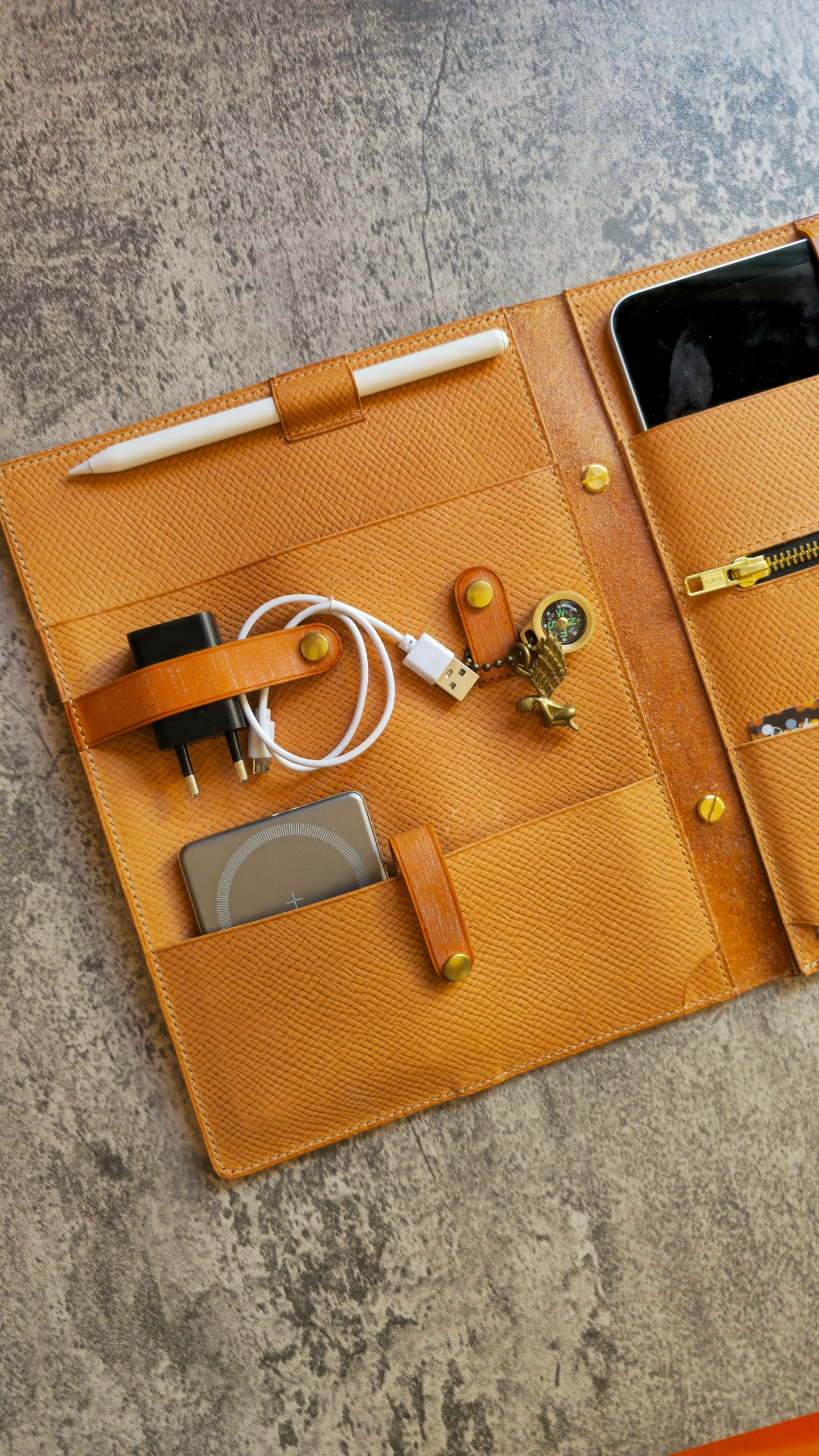 iPad travel attaché - DIY - Pattern Pdf | Leather craft template