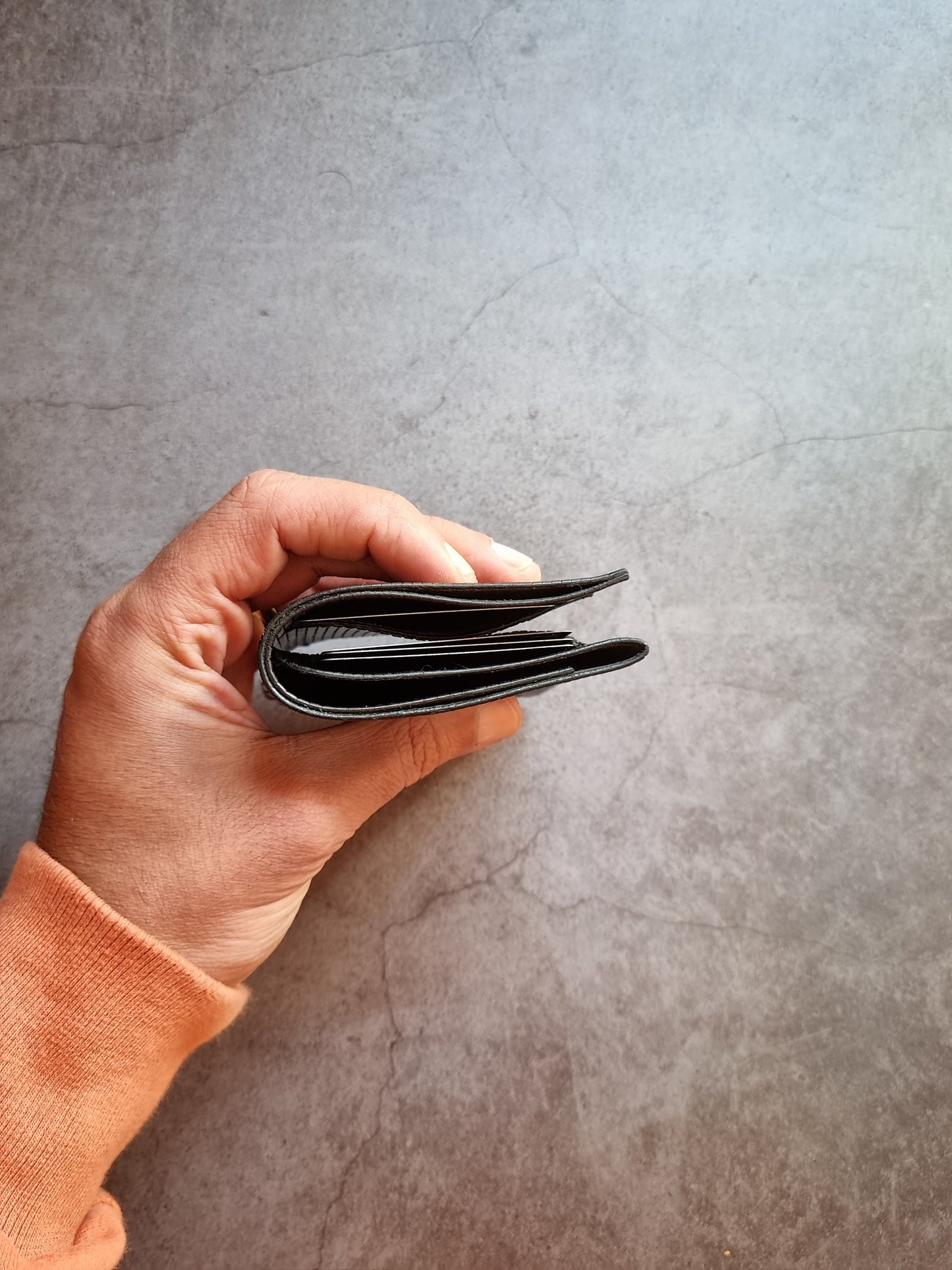 Slim Jim - Minimalistic Bi-fold wallet